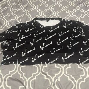 Black-and-white shein half shirt